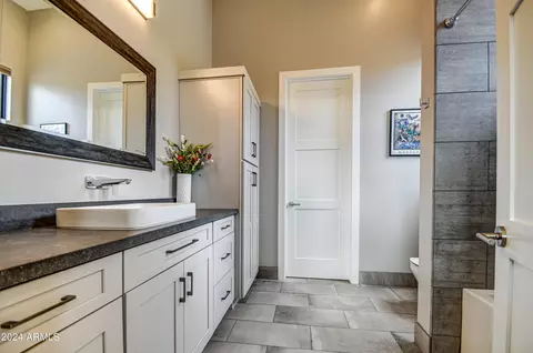 Bath - 2264 E Orleans Dr, Gilbert, AZ 85298 photo 8 of 11