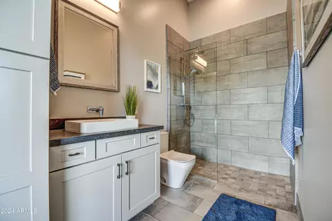 Bath - 2264 E Orleans Dr, Gilbert, AZ 85298 photo 10 of 11