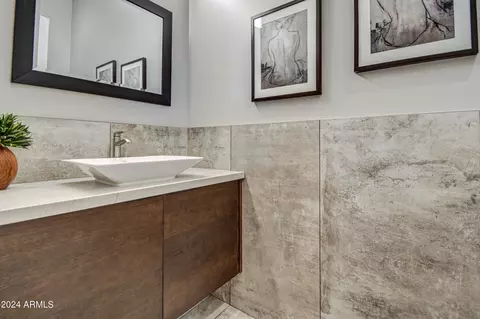 Bath - 2264 E Orleans Dr, Gilbert, AZ 85298 photo 5 of 11