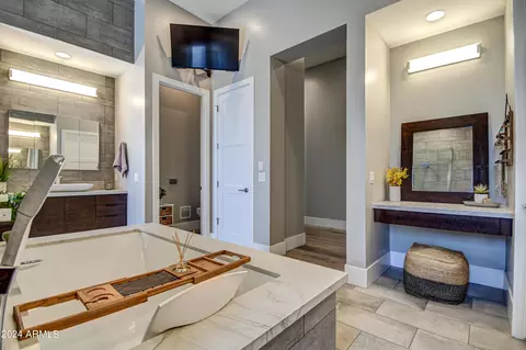 Bath - 2264 E Orleans Dr, Gilbert, AZ 85298 photo 4 of 11