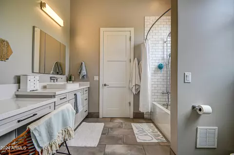 Bath - 2264 E Orleans Dr, Gilbert, AZ 85298 photo 7 of 11