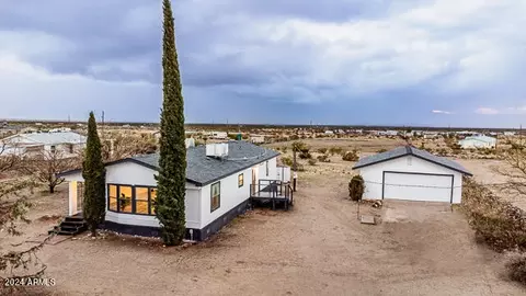15767 N Edgemont Rd, Dolan Springs, AZ 86441
