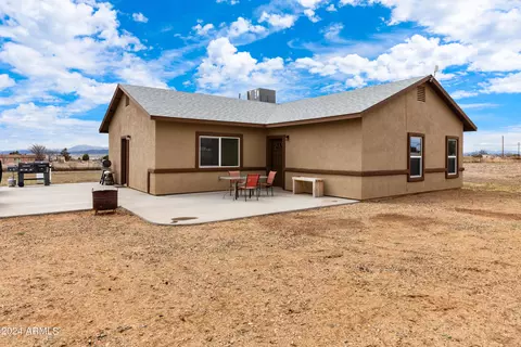 325 W Gina Marie Blvd, Paulden, AZ 86334