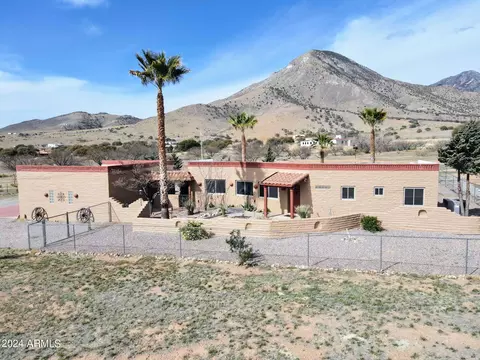 6777 E Desperado Dr, Hereford, AZ 85615