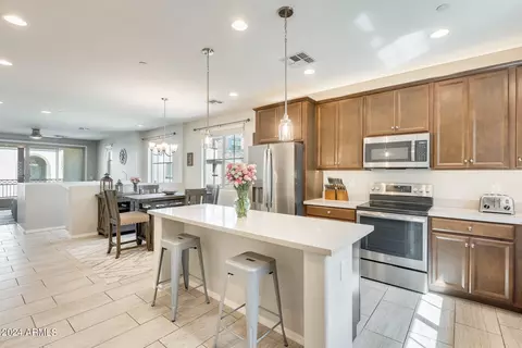Kitchen - 1676 E Dogwood Ln, Gilbert, AZ 85295 photo 2 of 3