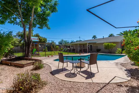 Exterior - 1402 W Orange Dr, Phoenix, AZ 85013 photo 17 of 18