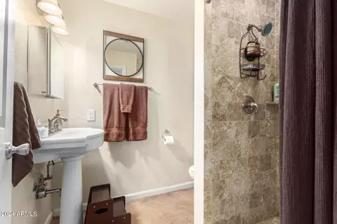 Bath - 1402 W Orange Dr, Phoenix, AZ 85013 photo 2 of 2