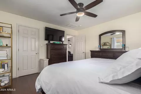 Bedroom - 1402 W Orange Dr, Phoenix, AZ 85013 photo 4 of 7