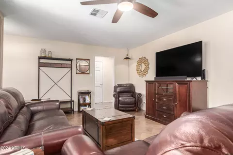 Bedroom - 1402 W Orange Dr, Phoenix, AZ 85013 photo 1 of 7