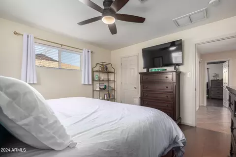 Bedroom - 1402 W Orange Dr, Phoenix, AZ 85013 photo 5 of 7