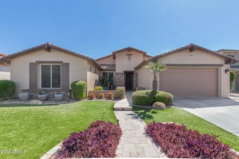 821 W Yellow Wood Ave, Queen Creek, AZ 85140