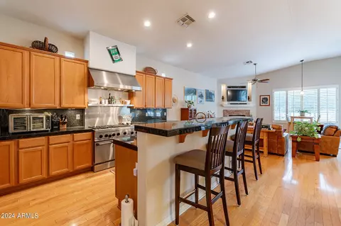 1146 E Tuckey Ln, Phoenix, AZ 85014 photo 9