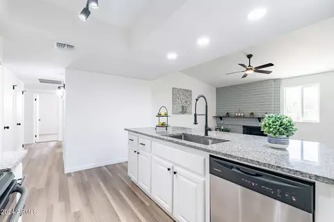 4456 E Arapahoe St, Phoenix, AZ 85044 photo 9