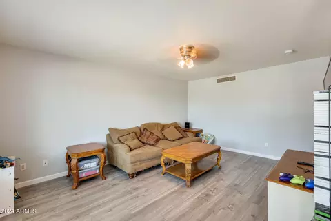 4221 N 79th Dr, Phoenix, AZ 85033 photo 9
