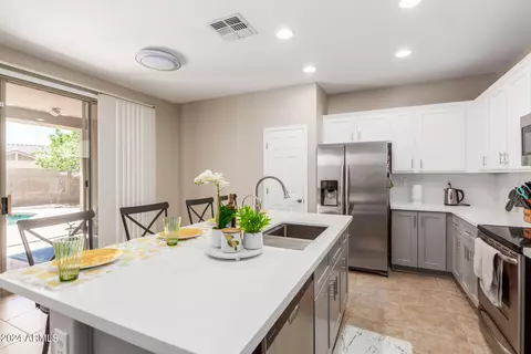 2575 W Shackleton Dr, Anthem, AZ 85086 photo 6