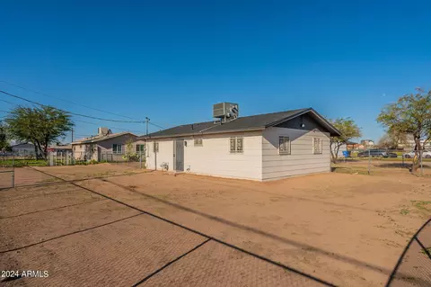 2448 Encinas Ln, Phoenix, AZ 85040 photo 20