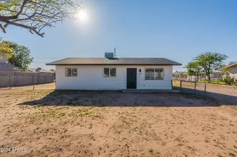 2448 Encinas Ln, Phoenix, AZ 85040