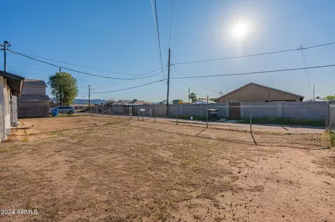 2448 Encinas Ln, Phoenix, AZ 85040 photo 17