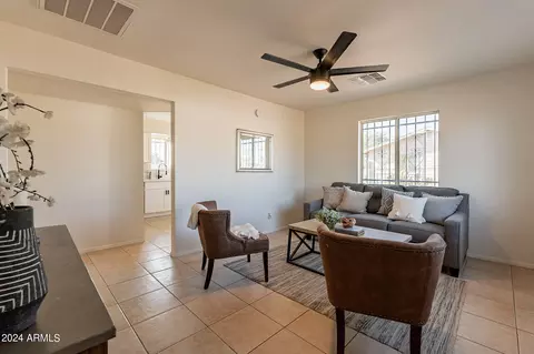 2448 Encinas Ln, Phoenix, AZ 85040 photo 3