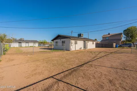 2448 Encinas Ln, Phoenix, AZ 85040 photo 19