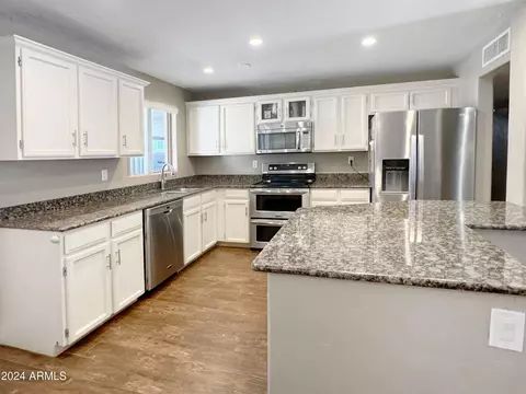 327 N 84th Pl, Mesa, AZ 85207 photo 4