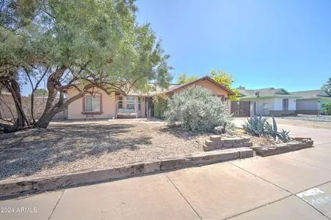 8939 W Echo Ln, Peoria, AZ 85345