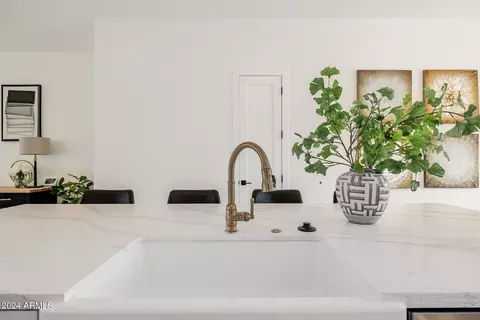 Kitchen - 1441 E Hoover Ave, Phoenix, AZ 85006 photo 5 of 8