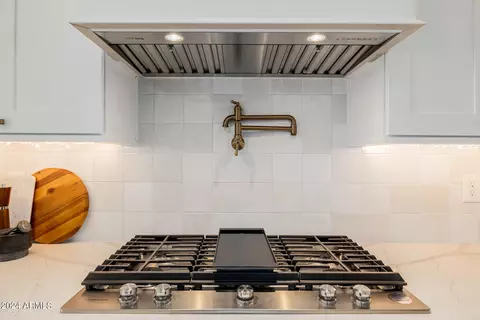 Kitchen - 1441 E Hoover Ave, Phoenix, AZ 85006 photo 6 of 8