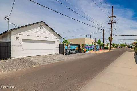 Exterior - 1441 E Hoover Ave, Phoenix, AZ 85006 photo 12 of 13