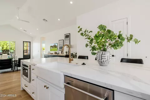 Kitchen - 1441 E Hoover Ave, Phoenix, AZ 85006 photo 4 of 8