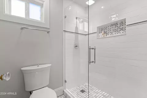 Bath - 2817 Elm St, Phoenix, AZ 85016 photo 3 of 7