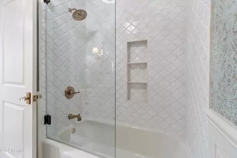 Bath - 2817 Elm St, Phoenix, AZ 85016 photo 2 of 7