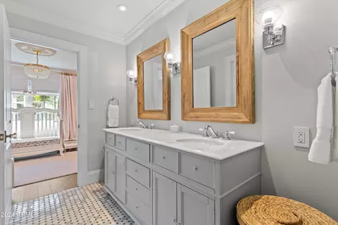 Bath - 2817 Elm St, Phoenix, AZ 85016 photo 4 of 7