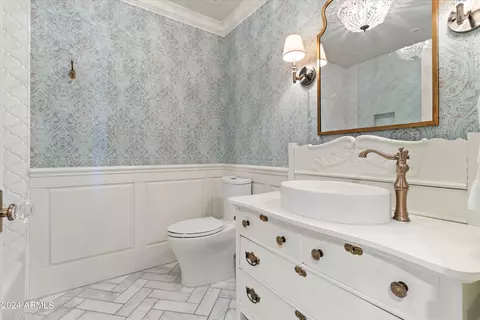 Bath - 2817 Elm St, Phoenix, AZ 85016 photo 1 of 7