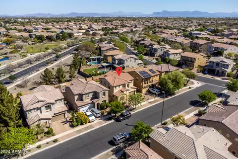 View/Area - 3458 E Mia Ln, Gilbert, AZ 85298 photo 3 of 14