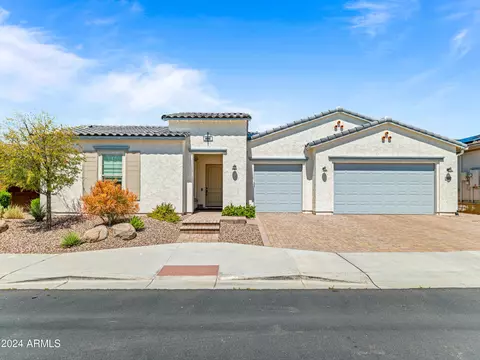 Exterior - 3110 E Herrera Dr, Phoenix, AZ 85050 photo 2 of 14