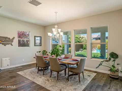Dining - 3110 E Herrera Dr, Phoenix, AZ 85050 photo 1 of 2