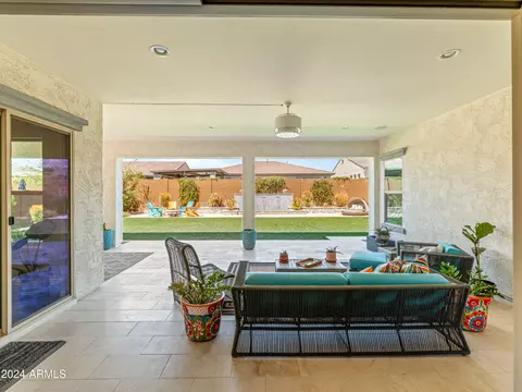 Exterior - 3110 E Herrera Dr, Phoenix, AZ 85050 photo 5 of 14
