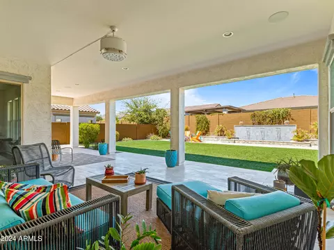 Exterior - 3110 E Herrera Dr, Phoenix, AZ 85050 photo 6 of 14