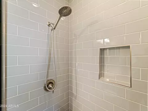 Bath - 3110 E Herrera Dr, Phoenix, AZ 85050 photo 6 of 8