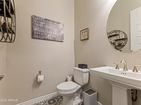 Bath - 3110 E Herrera Dr, Phoenix, AZ 85050 photo 7 of 8
