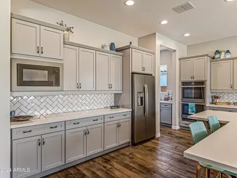 Kitchen - 3110 E Herrera Dr, Phoenix, AZ 85050 photo 5 of 7