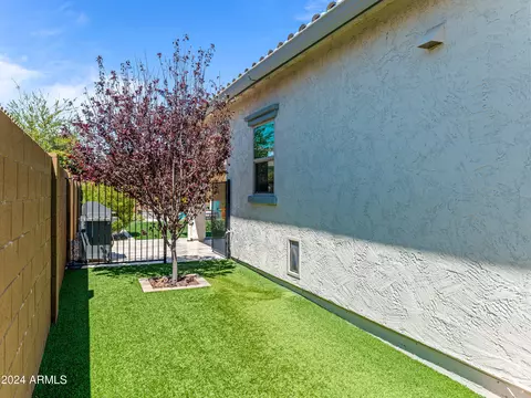 Exterior - 3110 E Herrera Dr, Phoenix, AZ 85050 photo 11 of 14