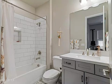 Bath - 3110 E Herrera Dr, Phoenix, AZ 85050 photo 5 of 8