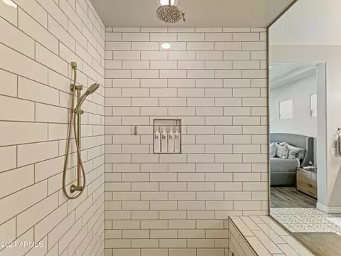 Bath - 3110 E Herrera Dr, Phoenix, AZ 85050 photo 4 of 8