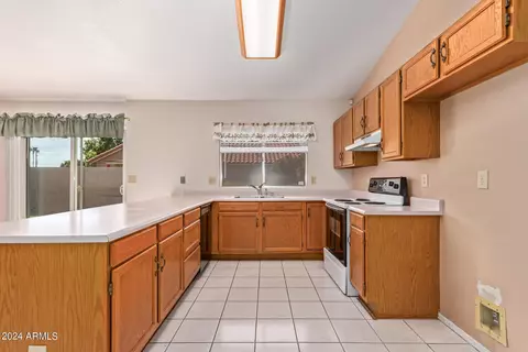 Kitchen - 1843 E Anchor Dr, Gilbert, AZ 85234 photo 3 of 4