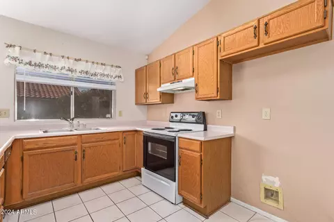 Kitchen - 1843 E Anchor Dr, Gilbert, AZ 85234 photo 2 of 4