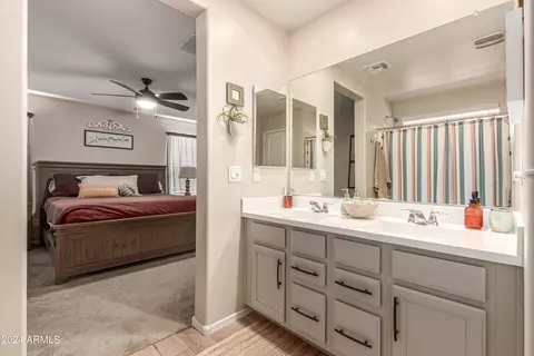 Bath - 5617 S 30th Gln, Phoenix, AZ 85041 photo 3 of 4