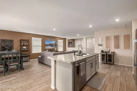 Kitchen - 5617 S 30th Gln, Phoenix, AZ 85041 photo 3 of 4
