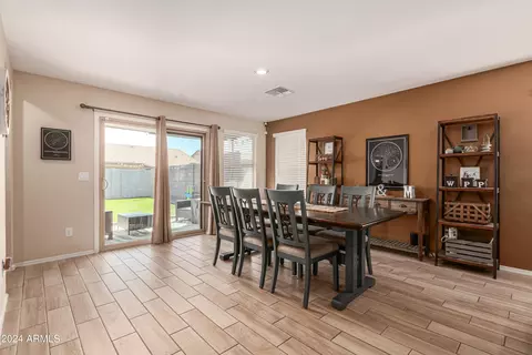 Dining - 5617 S 30th Gln, Phoenix, AZ 85041 photo 2 of 2